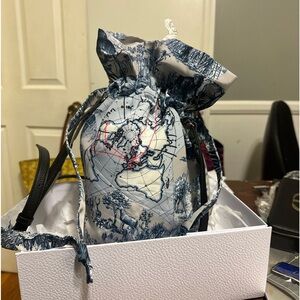 Dior Around the World VIP bucket tote with strap and box